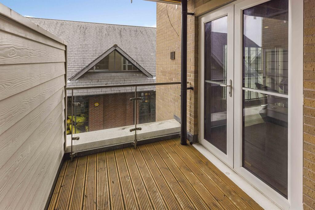 2 bedroom apartment for sale in Hale Road, Hale Barns, Altrincham, WA15